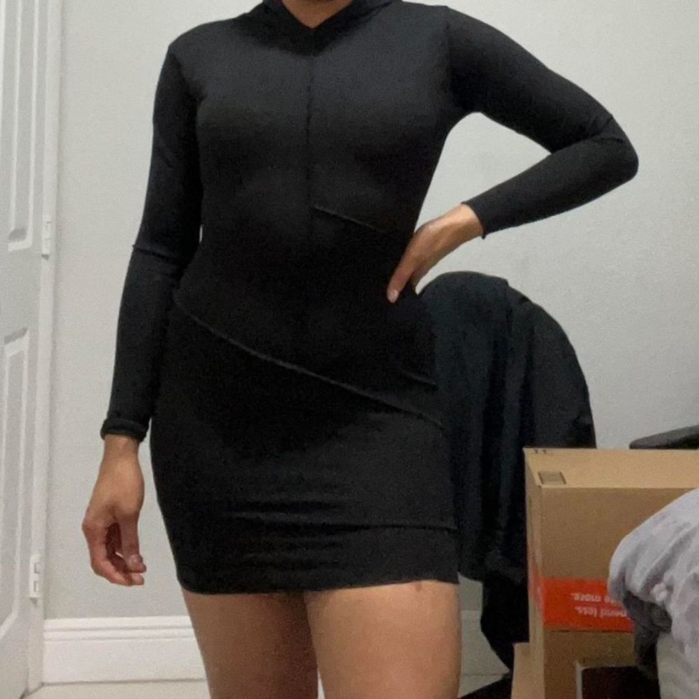 Pretty little thing black dress never worn size 4